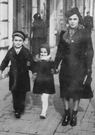 Nikolay, Mother and sister on the street